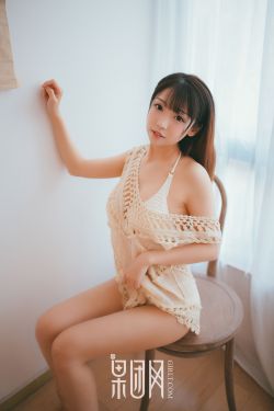 露胸美女